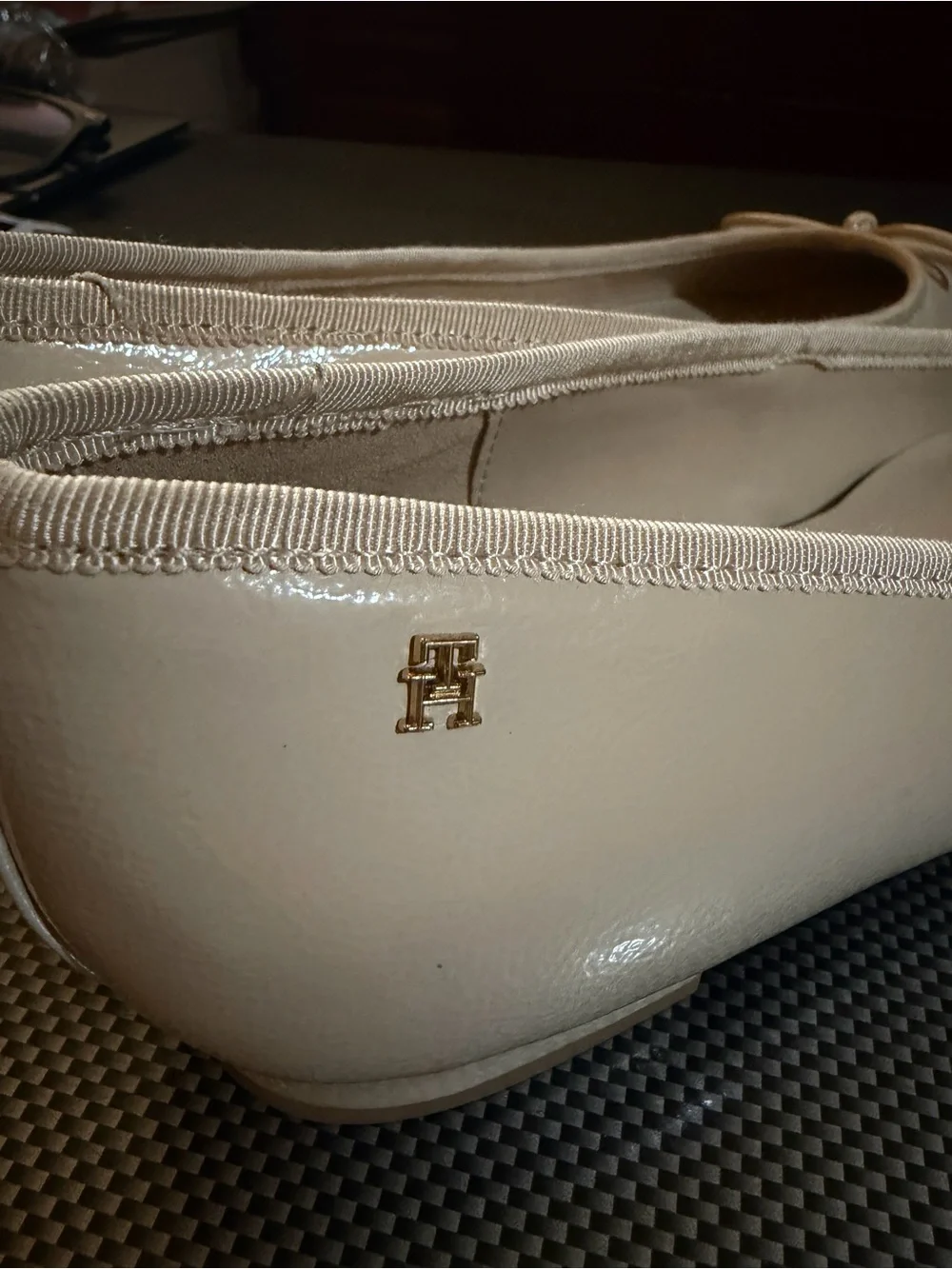 NWOT Tommy Hilfiger Women's Cream Patent Pointed-Toe Ballet Flats